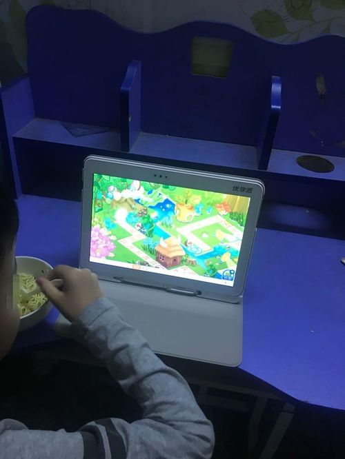 電子產品進課堂 賦能教學多樣性，而非加重家庭負擔