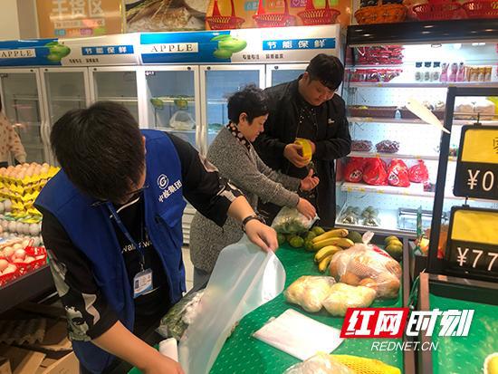永定區(qū)市監(jiān)局開展“兩節(jié)”前食用農(nóng)產(chǎn)品批發(fā)環(huán)節(jié)專項(xiàng)抽檢，全力守護(hù)“菜籃子”安全